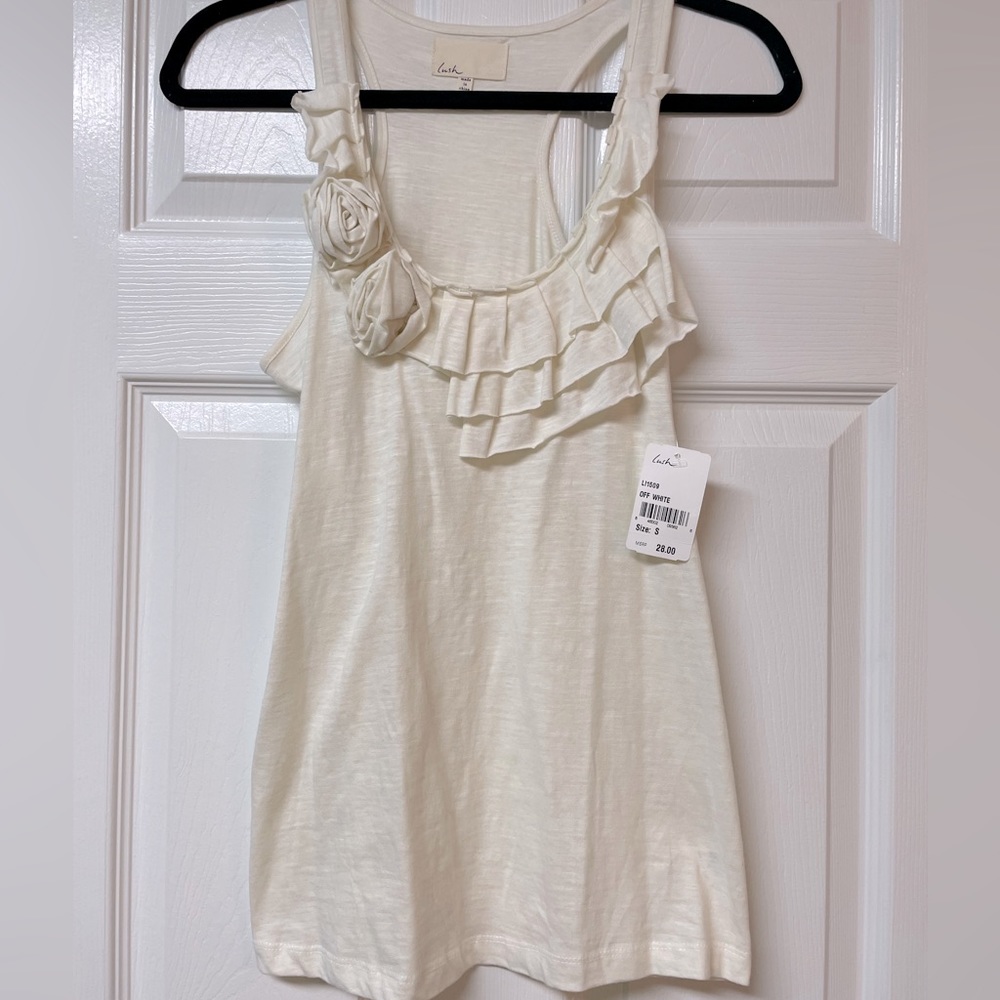 NWT! Lush by Nordstrom ivory tank with rosette detail Size S